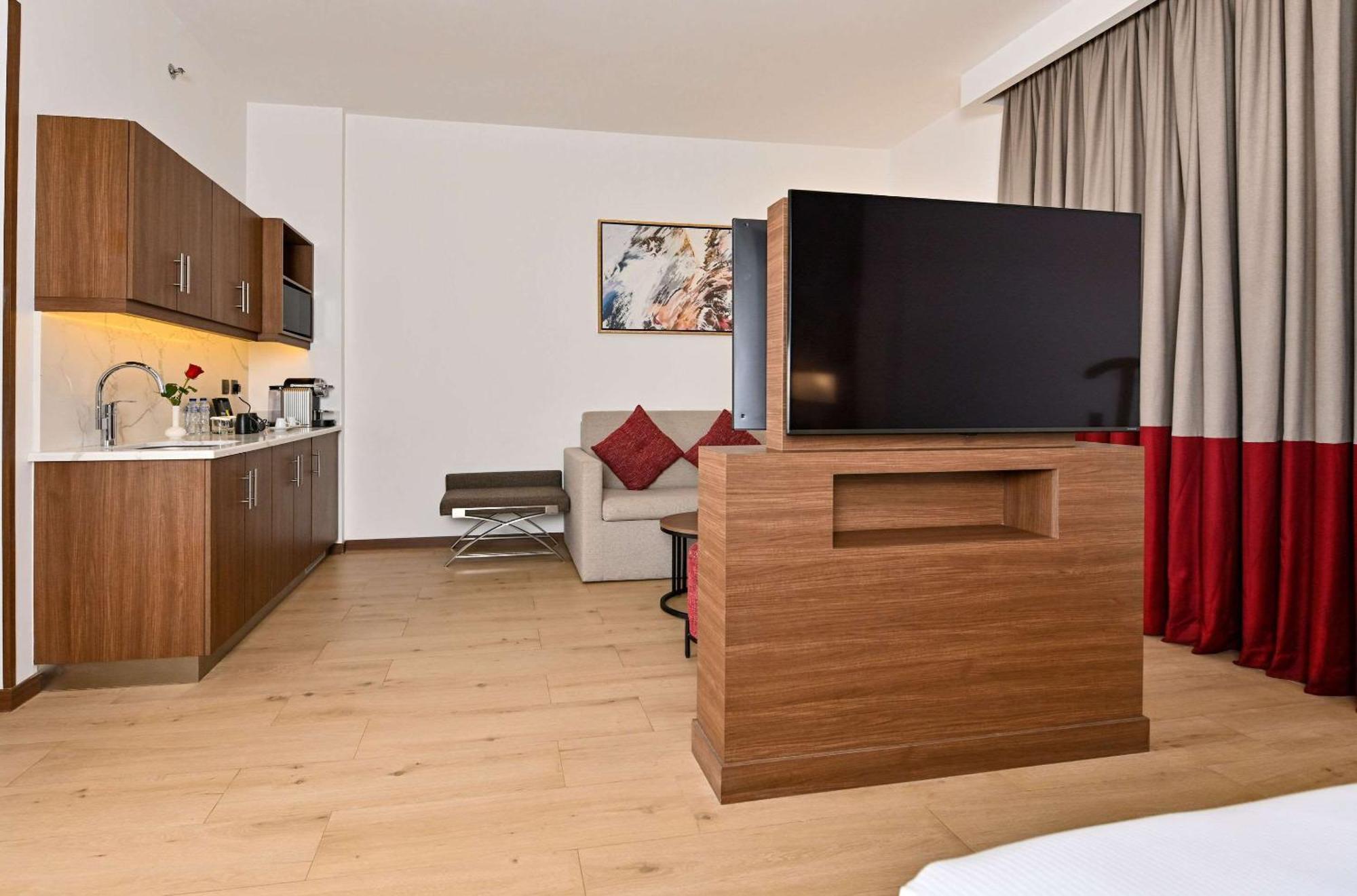 Comfort Hotel Jeddah King Road エクステリア 写真